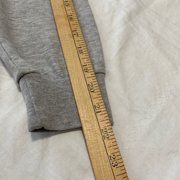 Friends TV Show Classic Gray Women's Long Sleeve Sweatshirt Size Large Sitcom - Picture 6 of 10